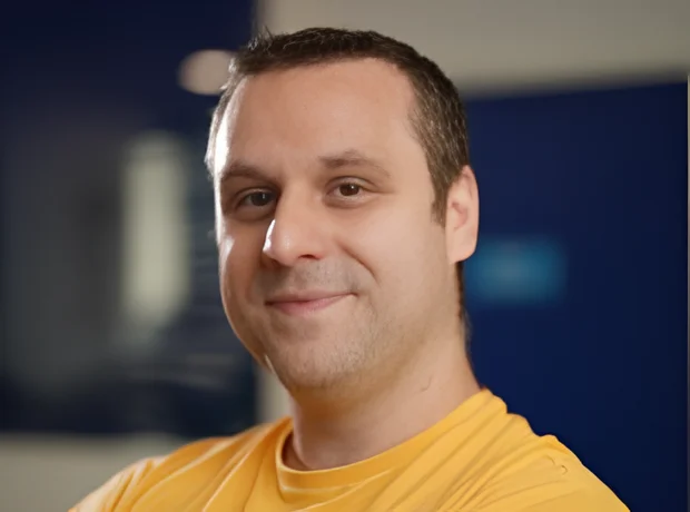 Portrait de Yann Doublet, Développeur Full-Stack chez GNUT 06